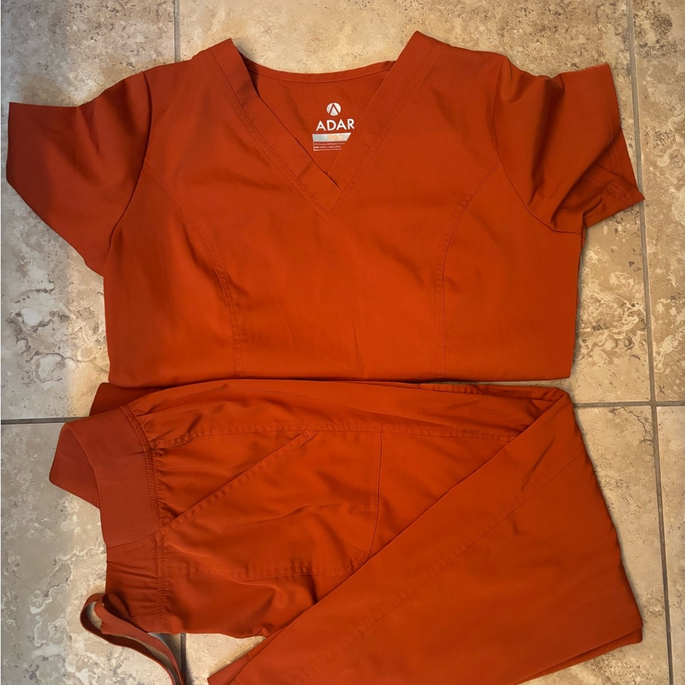 Adar Scrub Set
